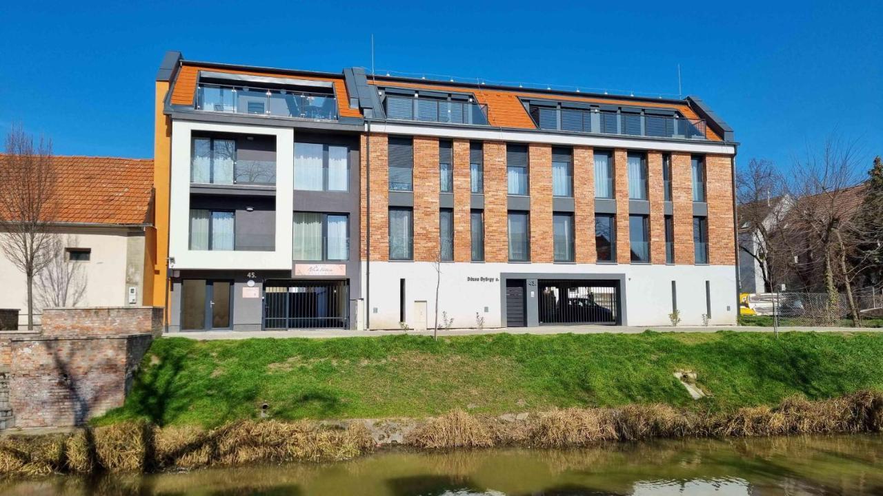 Viktoria Apartman Gyula Exterior photo