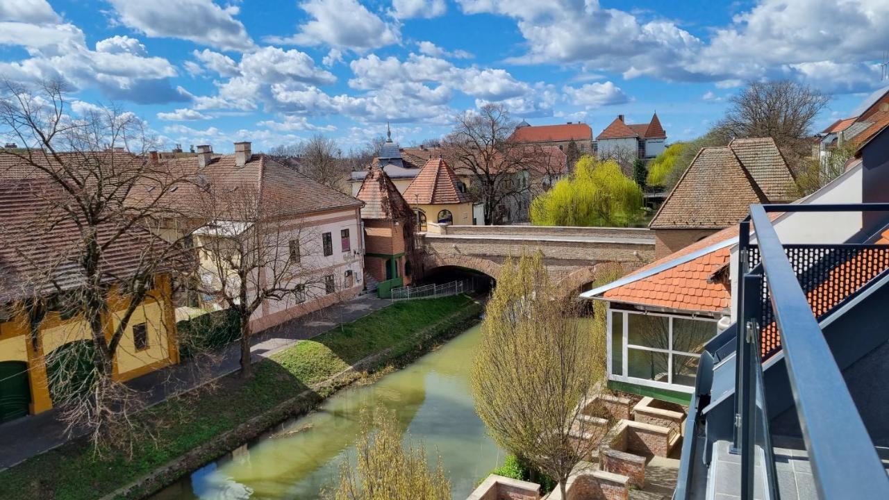 Viktoria Apartman Gyula Exterior photo